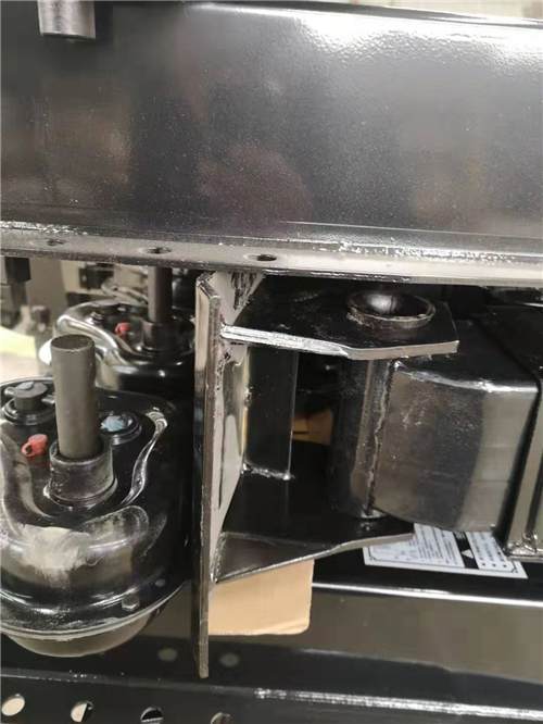 半挂车支腿